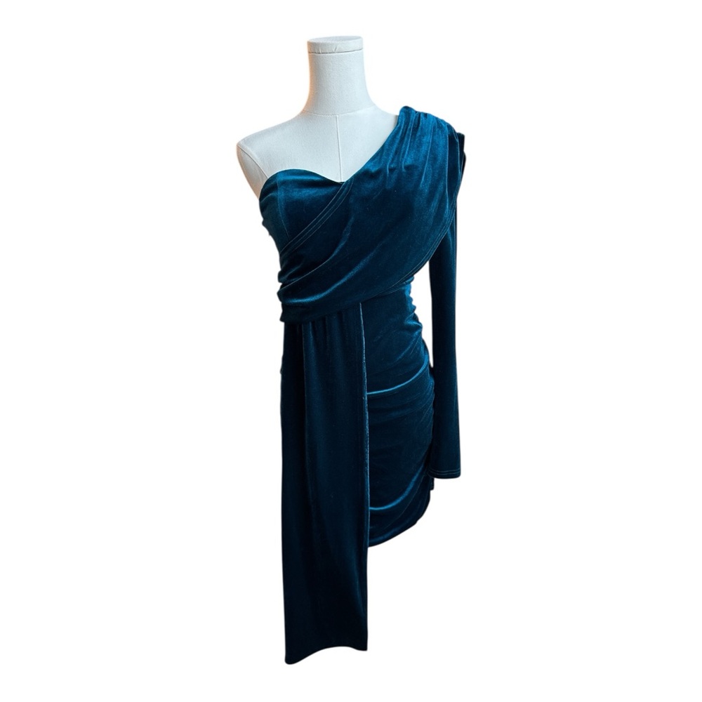 TD4 velvet one shoulder dress with ruched detailing size small
